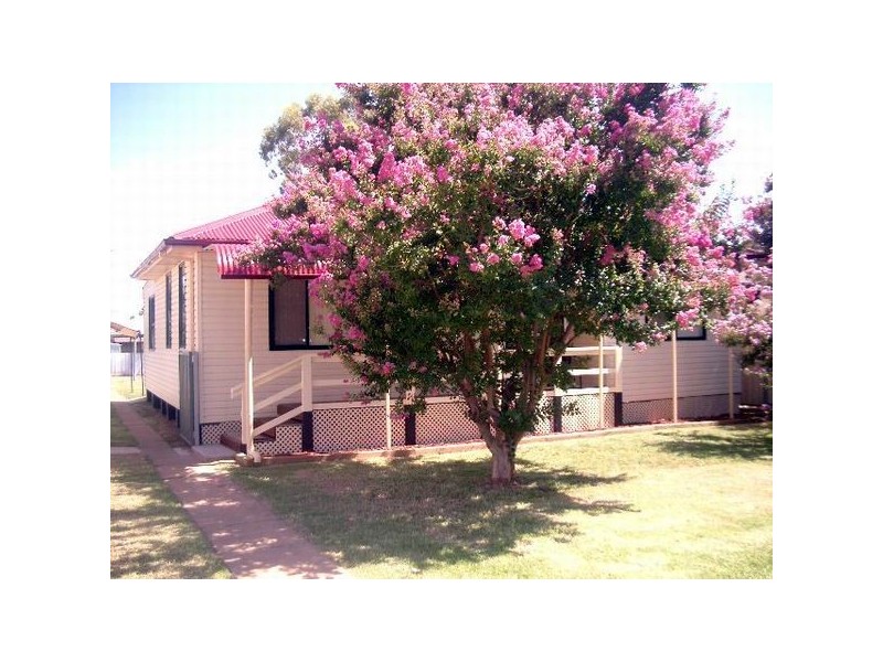 11 Glasson Street, Wellington NSW 2820