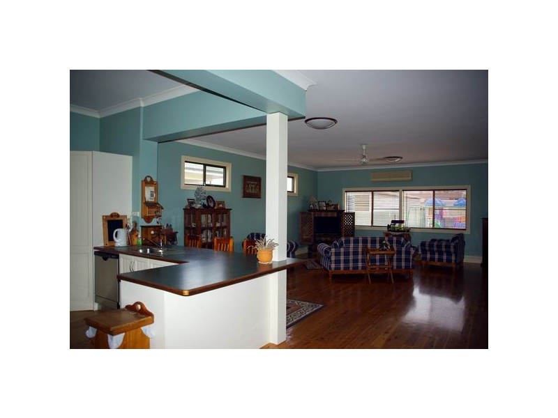 5 Whiteley Street, Wellington NSW 2820