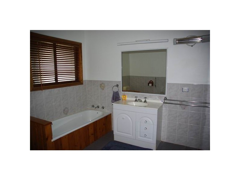 5 Whiteley Street, Wellington NSW 2820