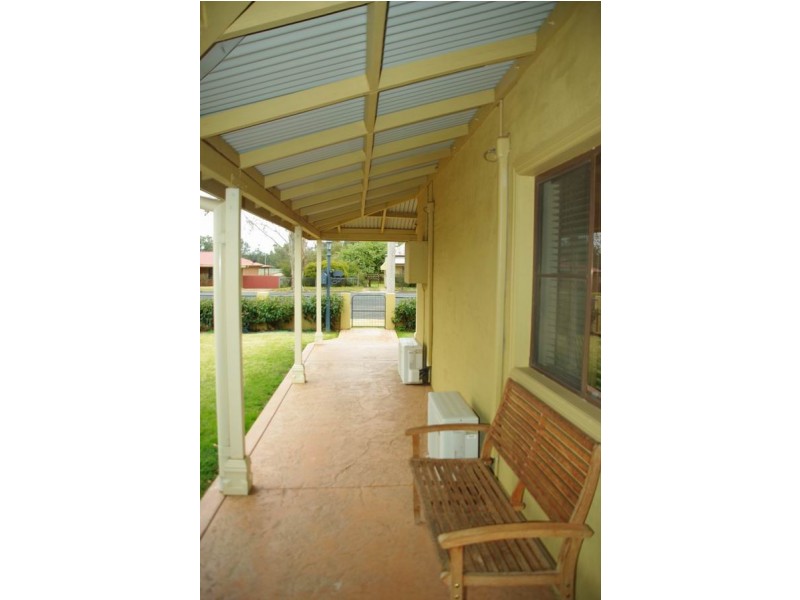 5 Whiteley Street, Wellington NSW 2820