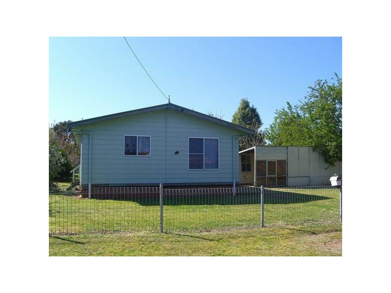 80 Simpson Street, Wellington NSW 2820