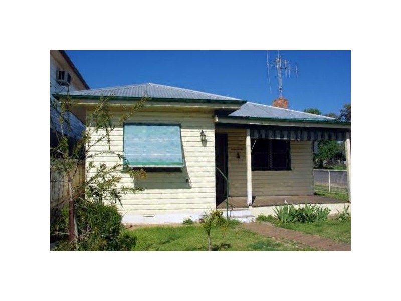 12 Railway Avenue, Wellington NSW 2820