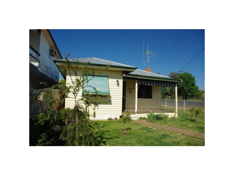 12 Railway Avenue, Wellington NSW 2820