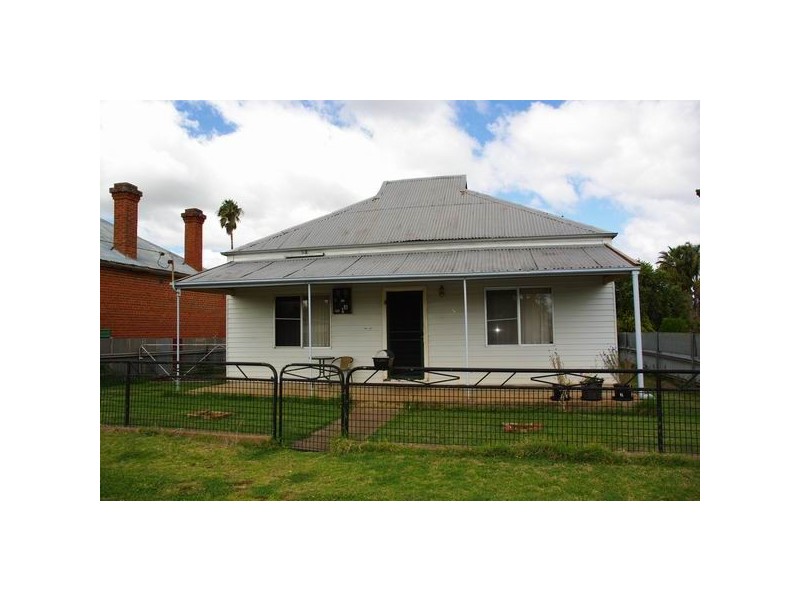 13 Short Street, Wellington NSW 2820