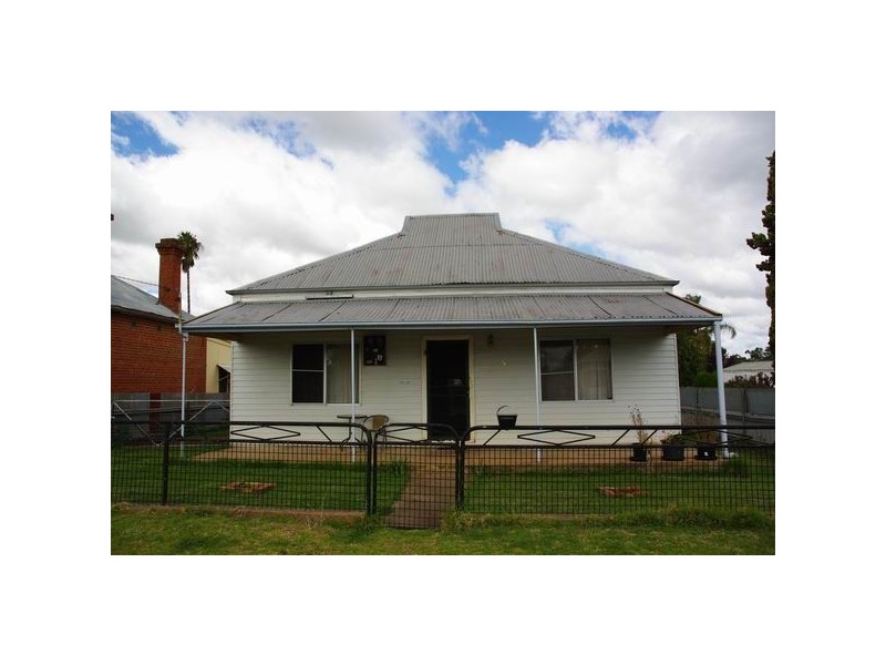 13 Short Street, Wellington NSW 2820