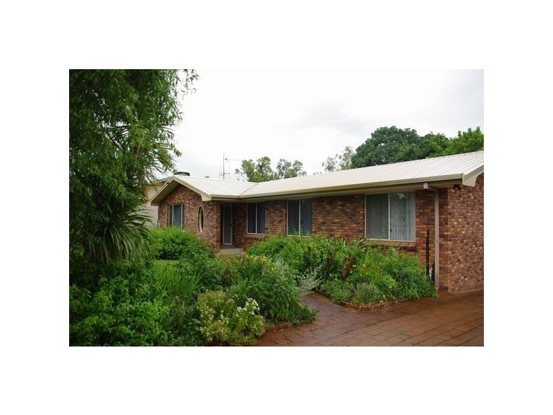17 Montefiores Street, Wellington NSW 2820