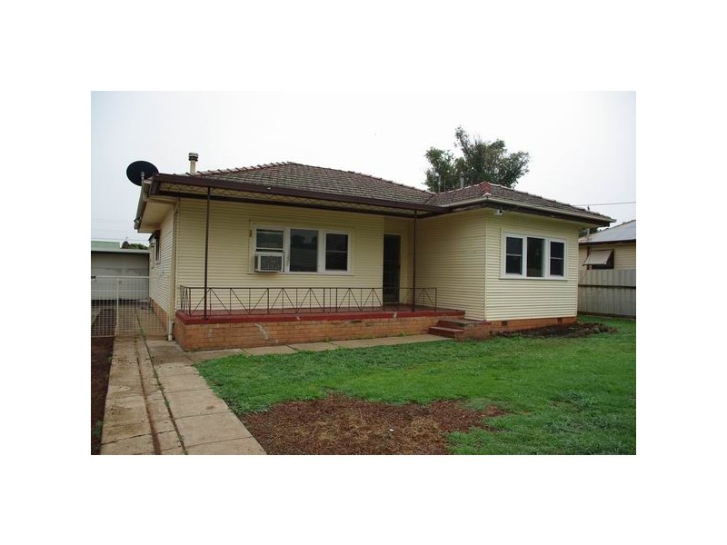 12 Dibbs Street, Wellington NSW 2820