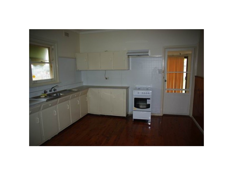 12 Dibbs Street, Wellington NSW 2820