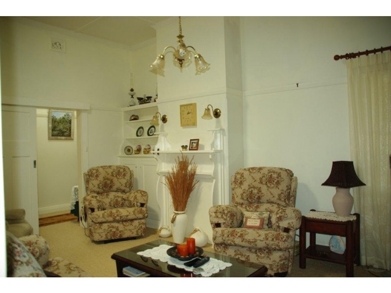 100 Whiteley Street, Wellington NSW 2820