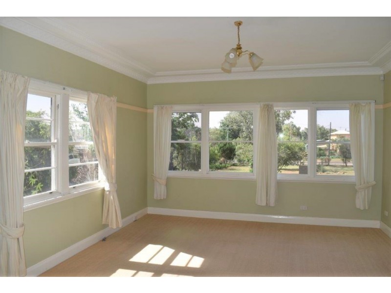 159 Gisborne Street, Wellington NSW 2820