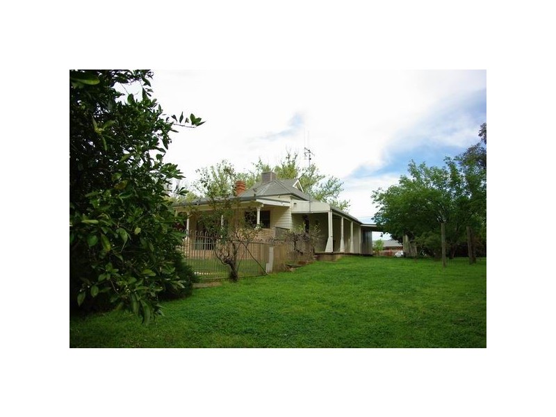 10 Whiteley Street, Wellington NSW 2820
