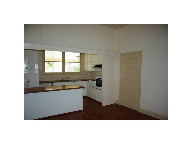 10 Whiteley Street, Wellington NSW 2820