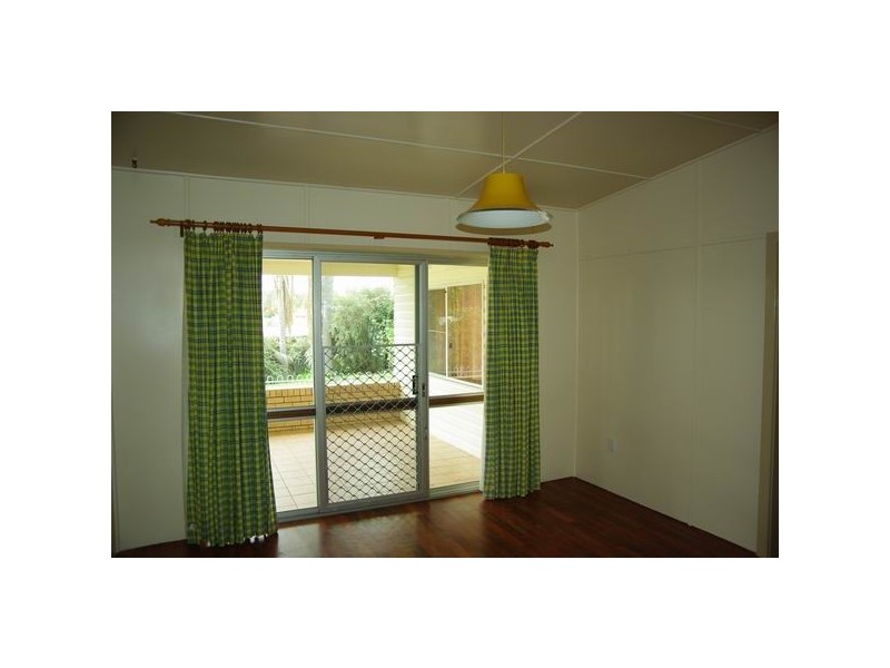 10 Whiteley Street, Wellington NSW 2820