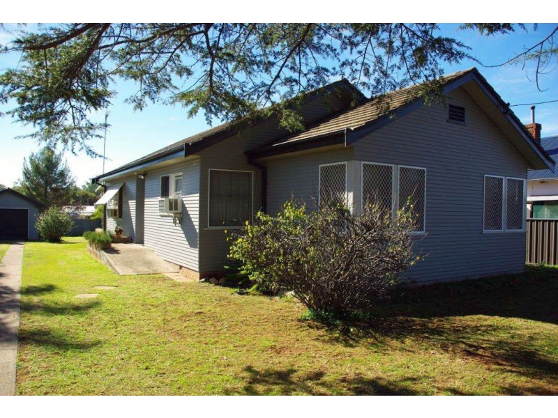 76 Whiteley Street, Wellington NSW 2820