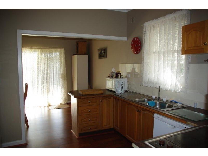 76 Whiteley Street, Wellington NSW 2820