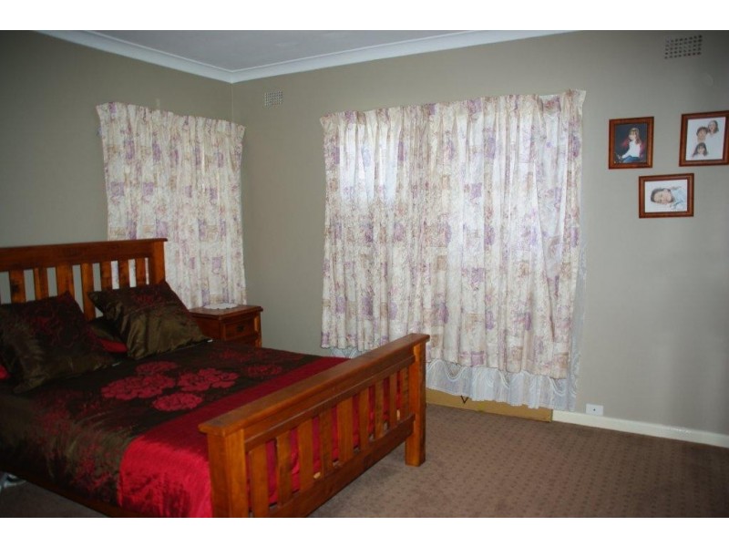 76 Whiteley Street, Wellington NSW 2820