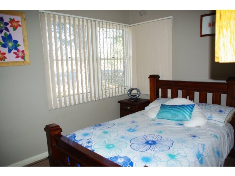 76 Whiteley Street, Wellington NSW 2820