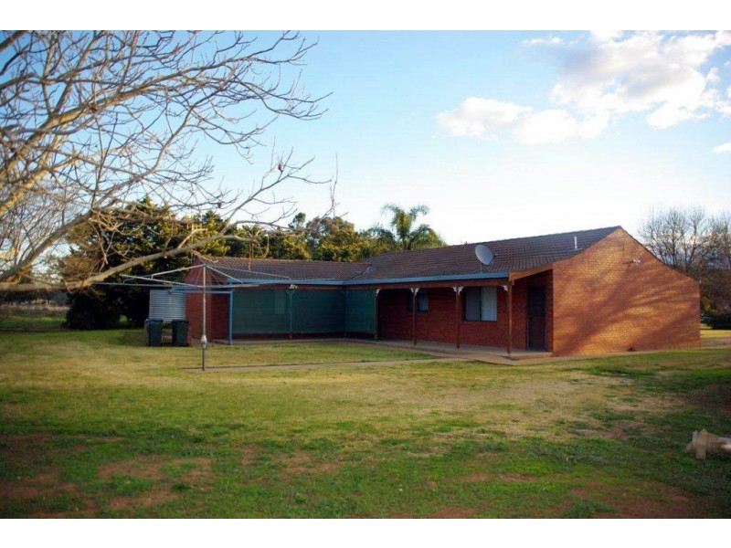 122-126 Simpson Street, Wellington NSW 2820