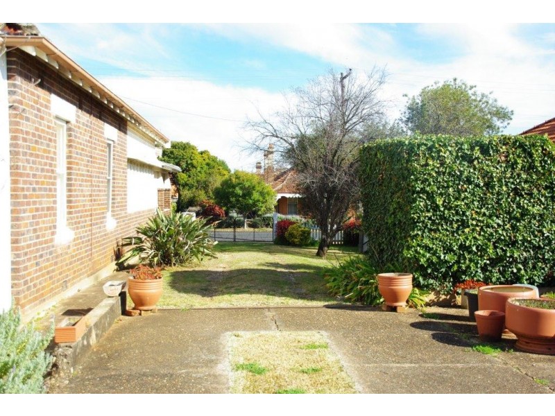 12 Bank Street, Wellington NSW 2820