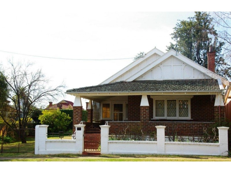 12 Bank Street, Wellington NSW 2820