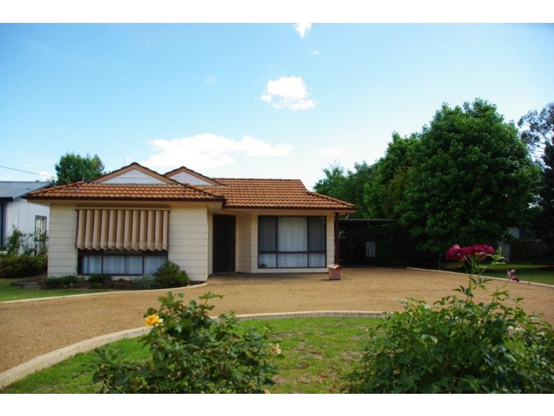 34 Montefiores Street, Wellington NSW 2820