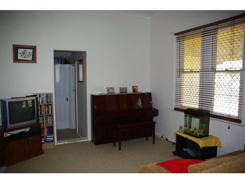 49 Simpson Street, Wellington NSW 2820
