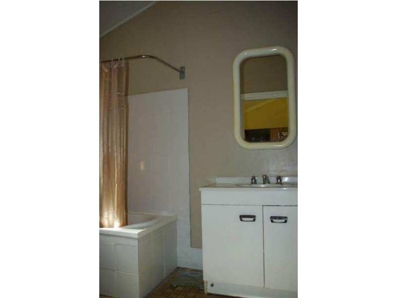 49 Simpson Street, Wellington NSW 2820