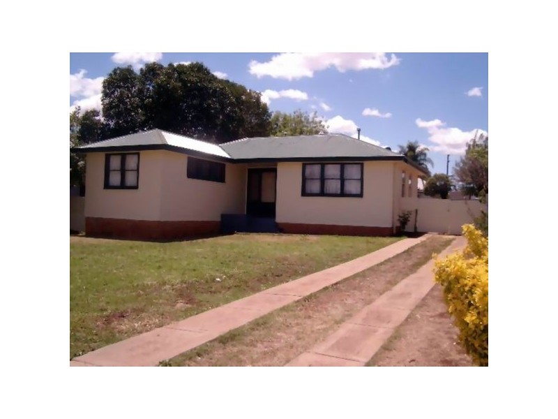 10 Elizabeth Street, Wellington NSW 2820