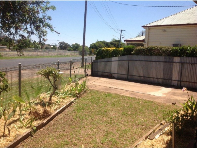 8 Railway Avenue, Wellington NSW 2820