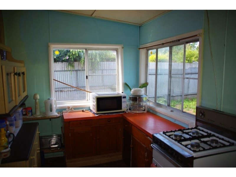 8 Railway Avenue, Wellington NSW 2820