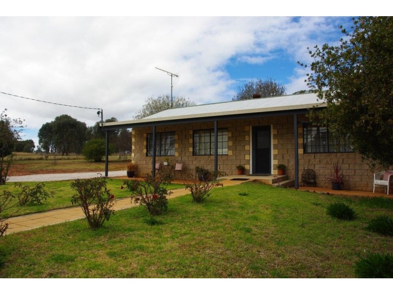 83 Caves Road, Wellington NSW 2820