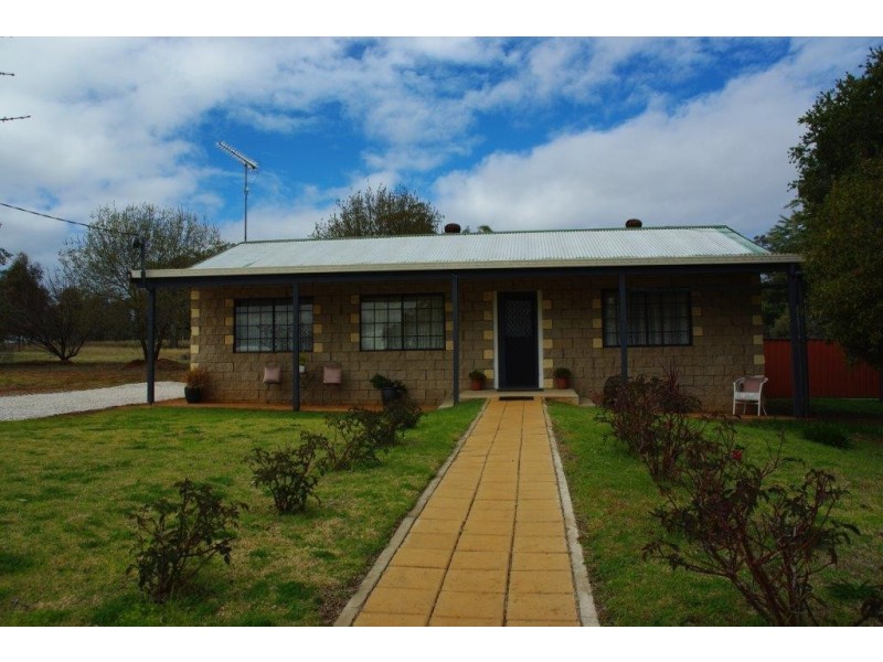 83 Caves Road, Wellington NSW 2820