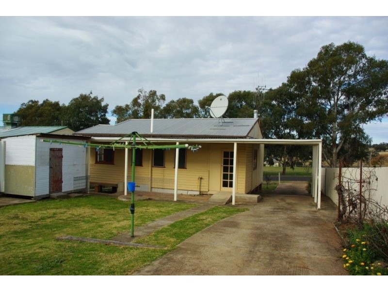 4 Naroogal Street, Mumbil NSW 2820