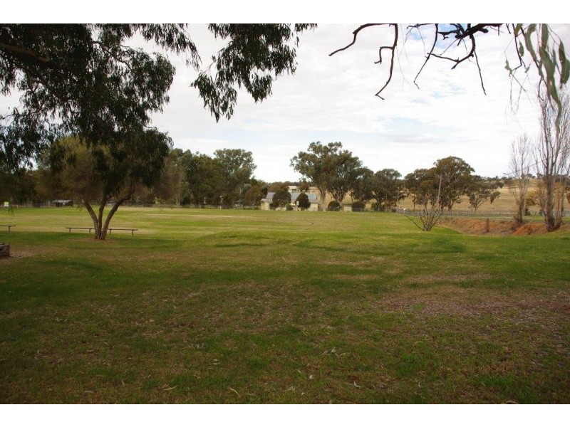 4 Naroogal Street, Mumbil NSW 2820