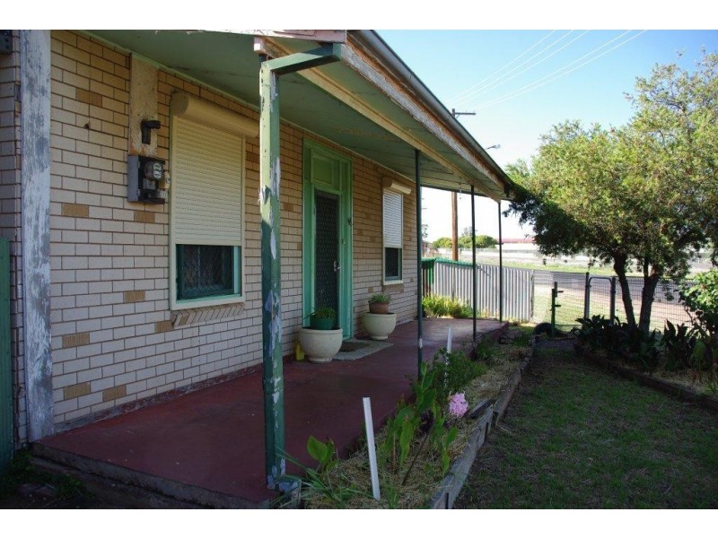 8 Railway Avenue, Wellington NSW 2820