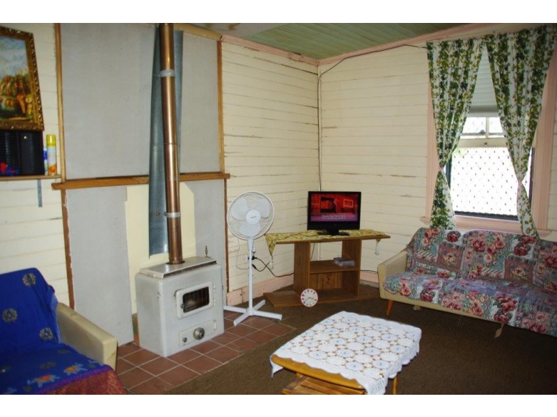 8 Railway Avenue, Wellington NSW 2820