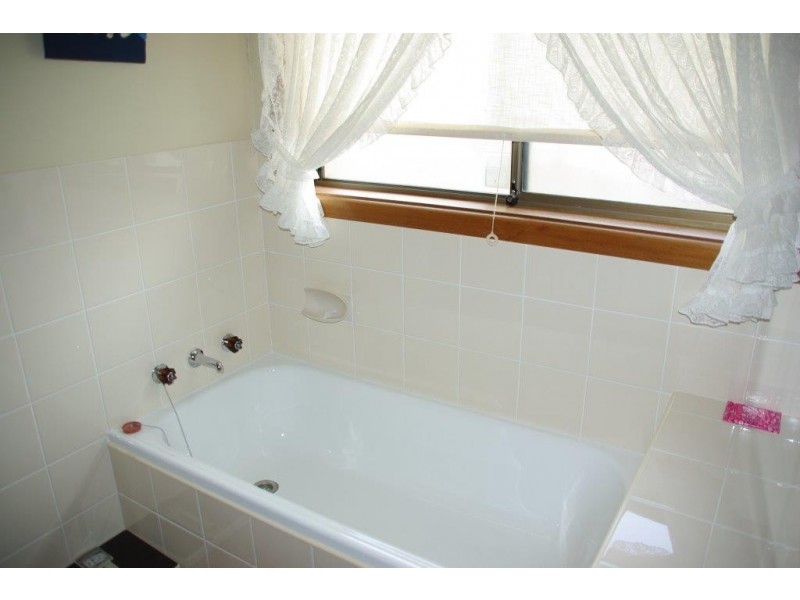 61 simpson Street, Wellington NSW 2820