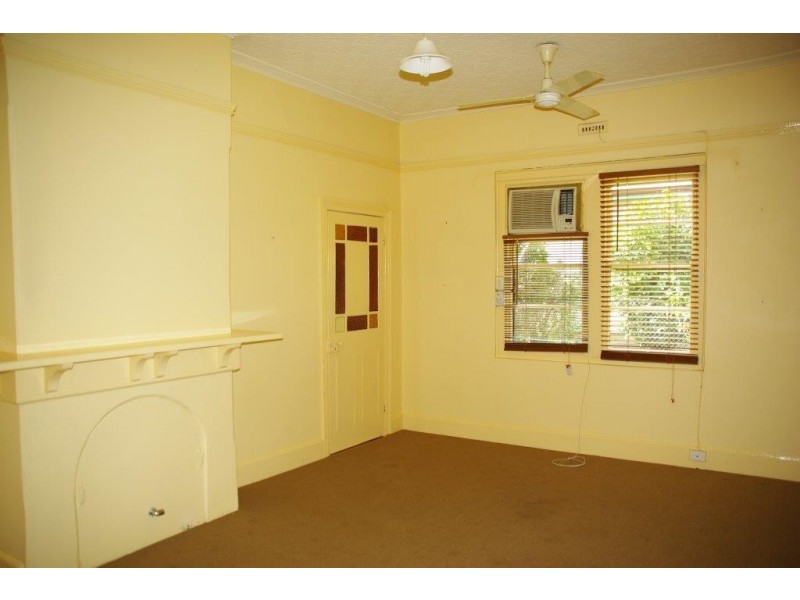 1 Whiteley Street, Wellington NSW 2820