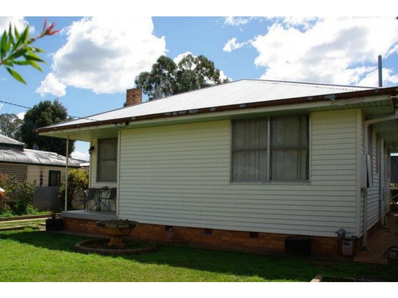 4 Clive Street, Wellington NSW 2820