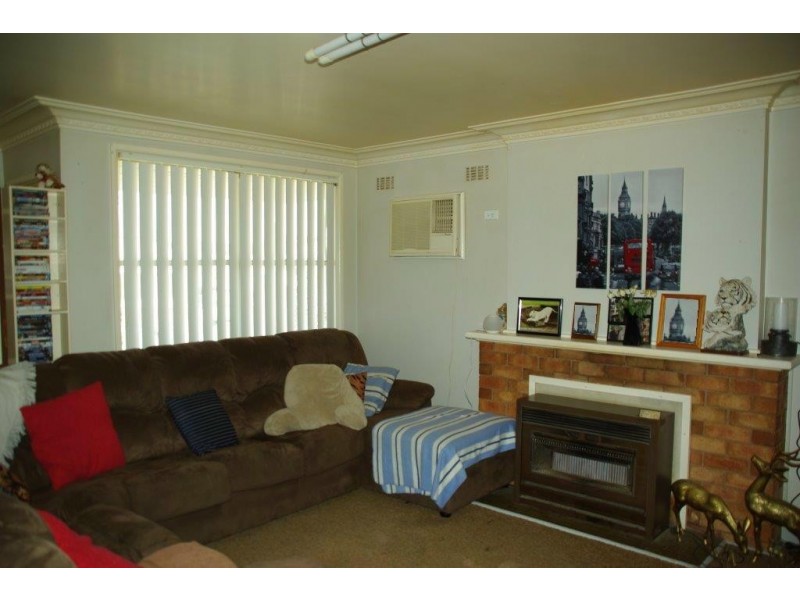 4 Clive Street, Wellington NSW 2820