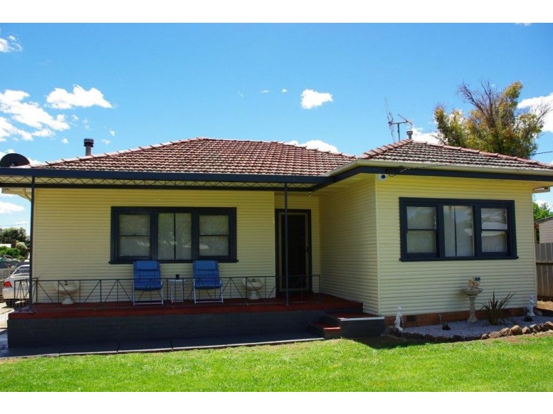 12 Dibbs Street, Wellington NSW 2820