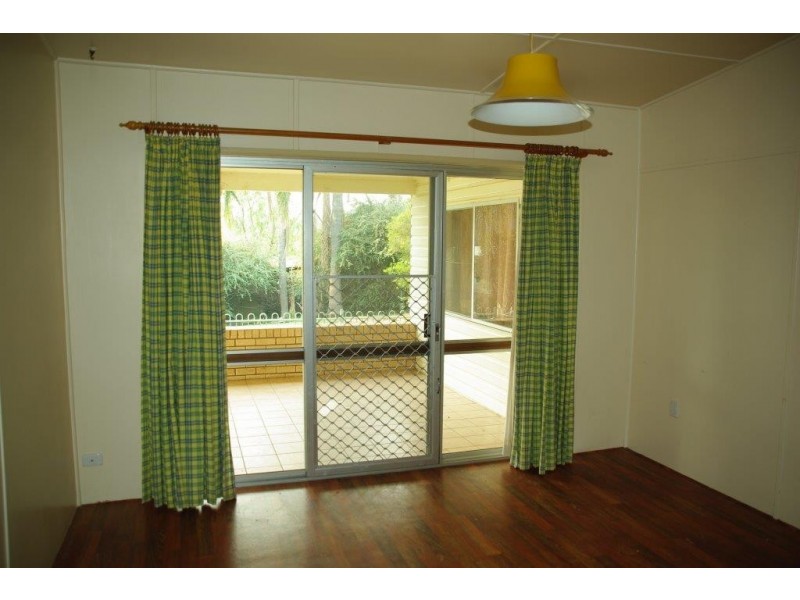 10 Whiteley Street, Wellington NSW 2820