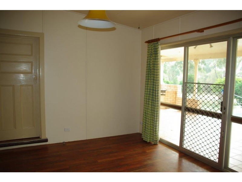 10 Whiteley Street, Wellington NSW 2820