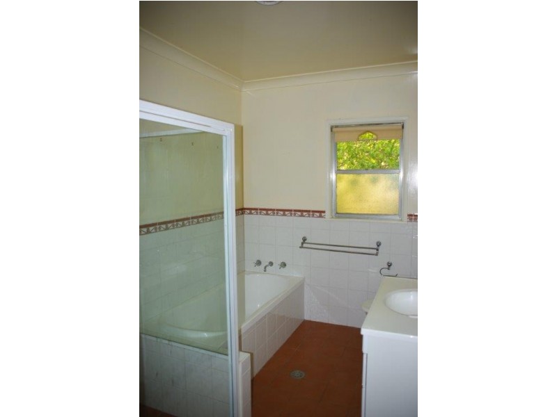 10 Whiteley Street, Wellington NSW 2820