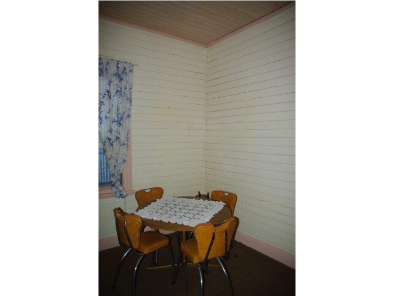 8 Railway Avenue, Wellington NSW 2820