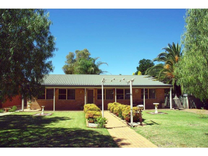 1 nicholii Street, Wellington NSW 2820