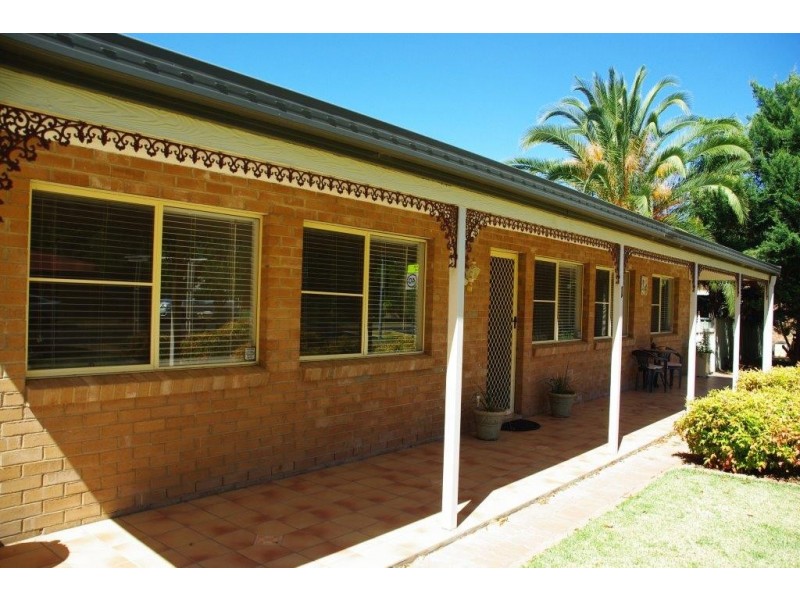 1 nicholii Street, Wellington NSW 2820