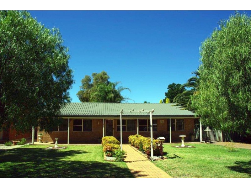 1 nicholii Street, Wellington NSW 2820
