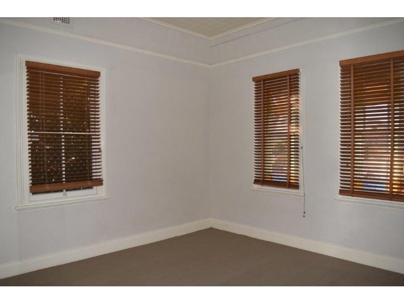 49 Warne Street, Wellington NSW 2820