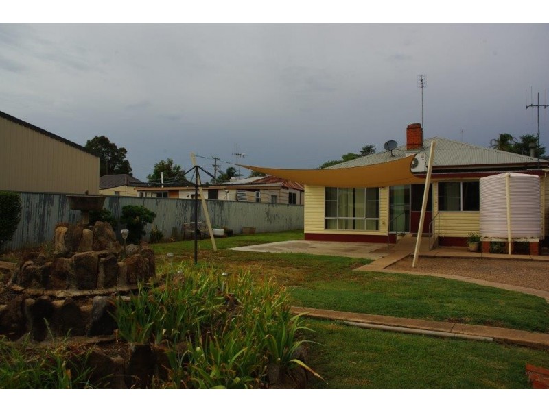 48 whiteley Street, Wellington NSW 2820